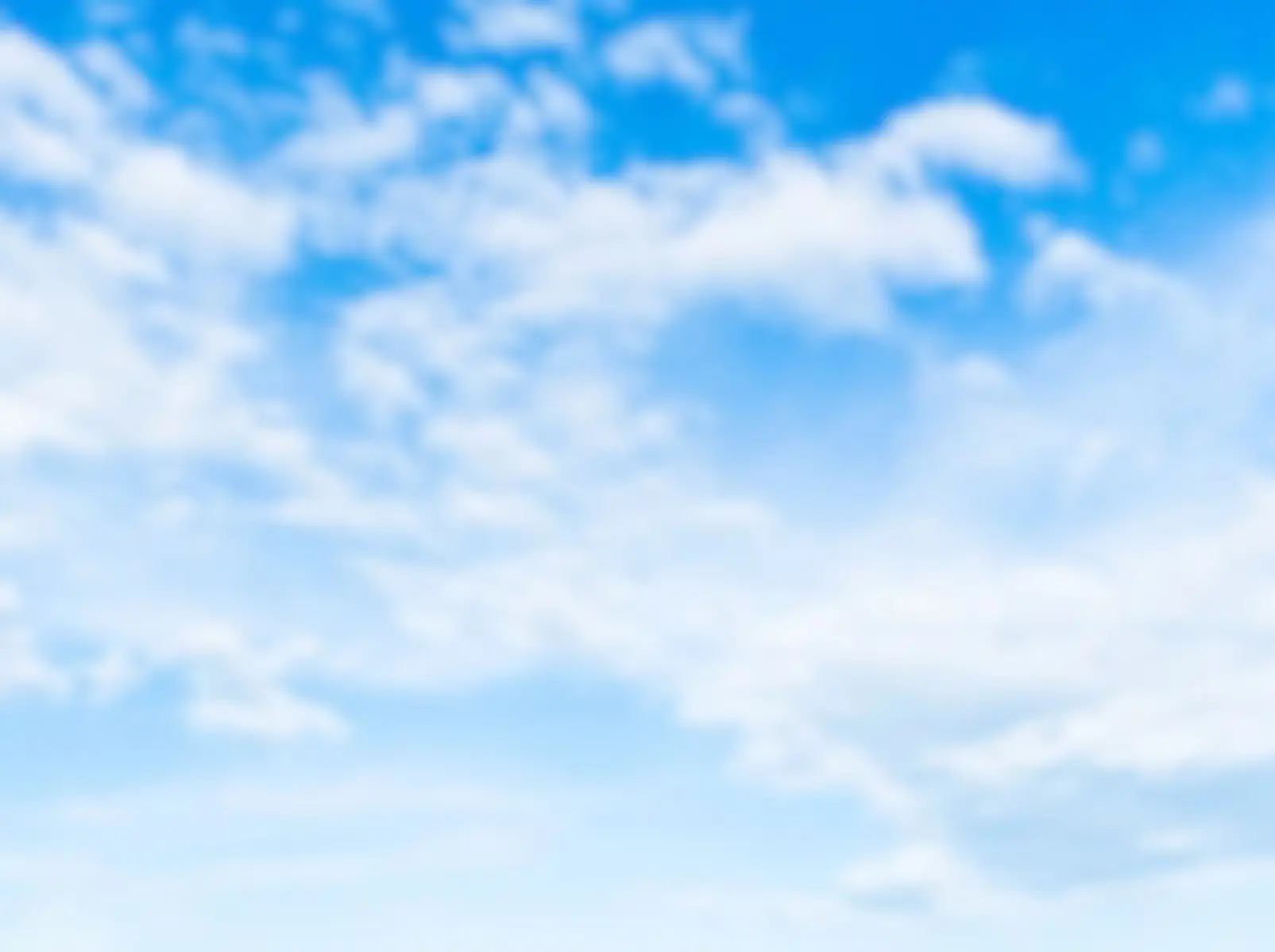 Cielo rosa con nubes sobre el mar en Donostia