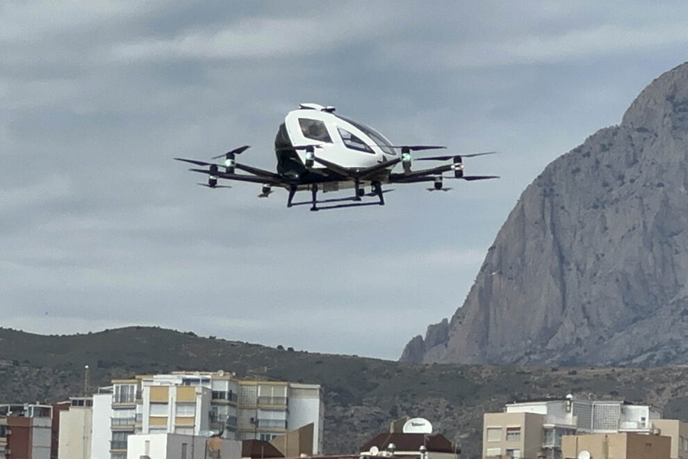 Drones y taxi aéreo vuelan juntos en Benidorm